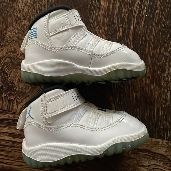 Jordan 11 Retro BT Toddler size 4c - Picture 5 of 7